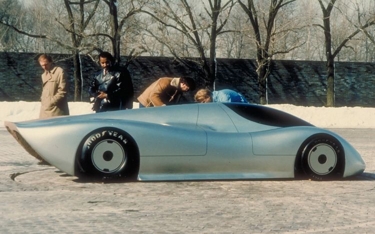 1987_Oldsmobile_Aerotech_Concept_inspecting_clay_model_01