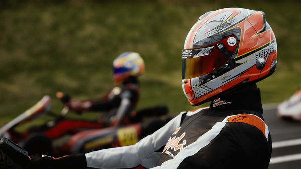 helmet and racing driver detail side profile from kartkraft pc game