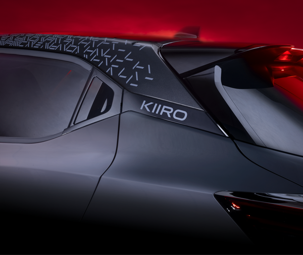 2022 nissan juke kiiro x batman special edition rear 3/4 detail, showing kiiro badging