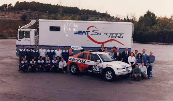 SEAT toledo marathon with staff in front of the SEAT sport support truck